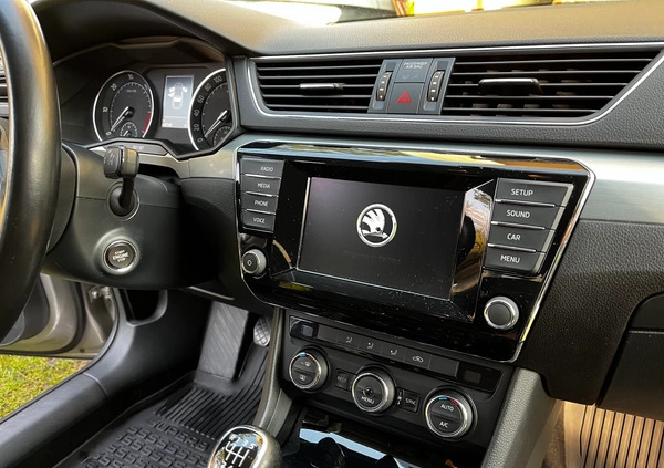 Skoda Superb cena 63000 przebieg: 242000, rok produkcji 2015 z Włoszczowa małe 154